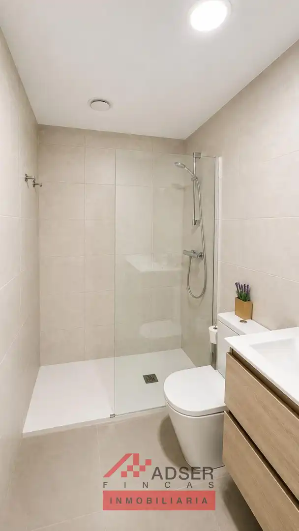 Bathroom of Flat for sale in  Logroño  with Air Conditioner, Heating and Terrace