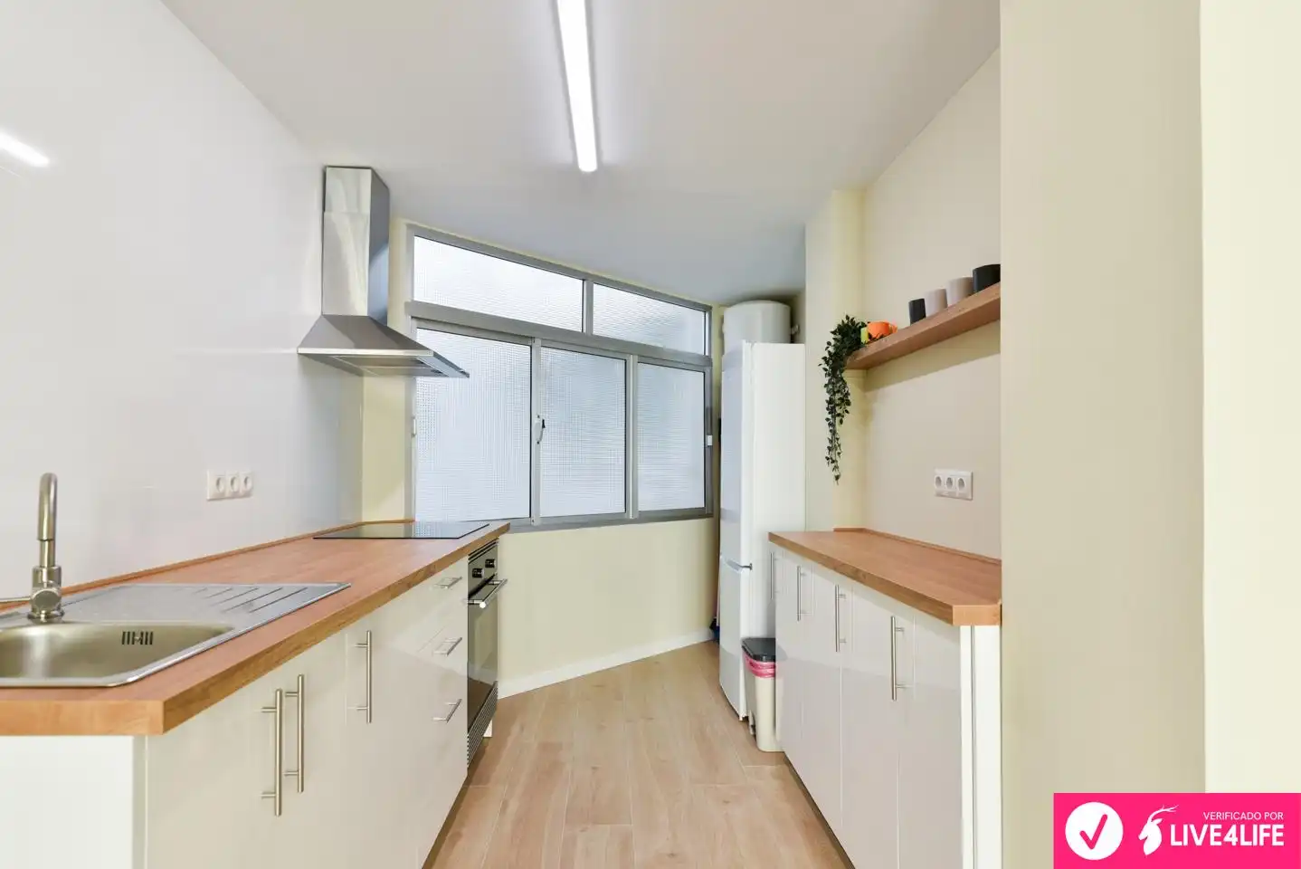 Kitchen of Flat for rent in Sevilla  with Air Conditioner, Furnished and Balcony