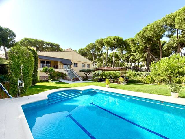 Casa-chalet en Venta en Valdepastores - Las Encinas