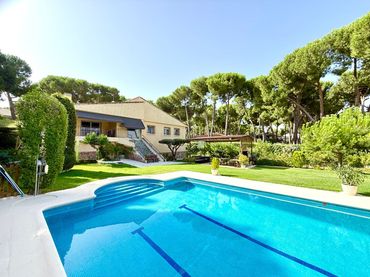 Casa con piscina in vendita a Valdepastores - Las Encinas