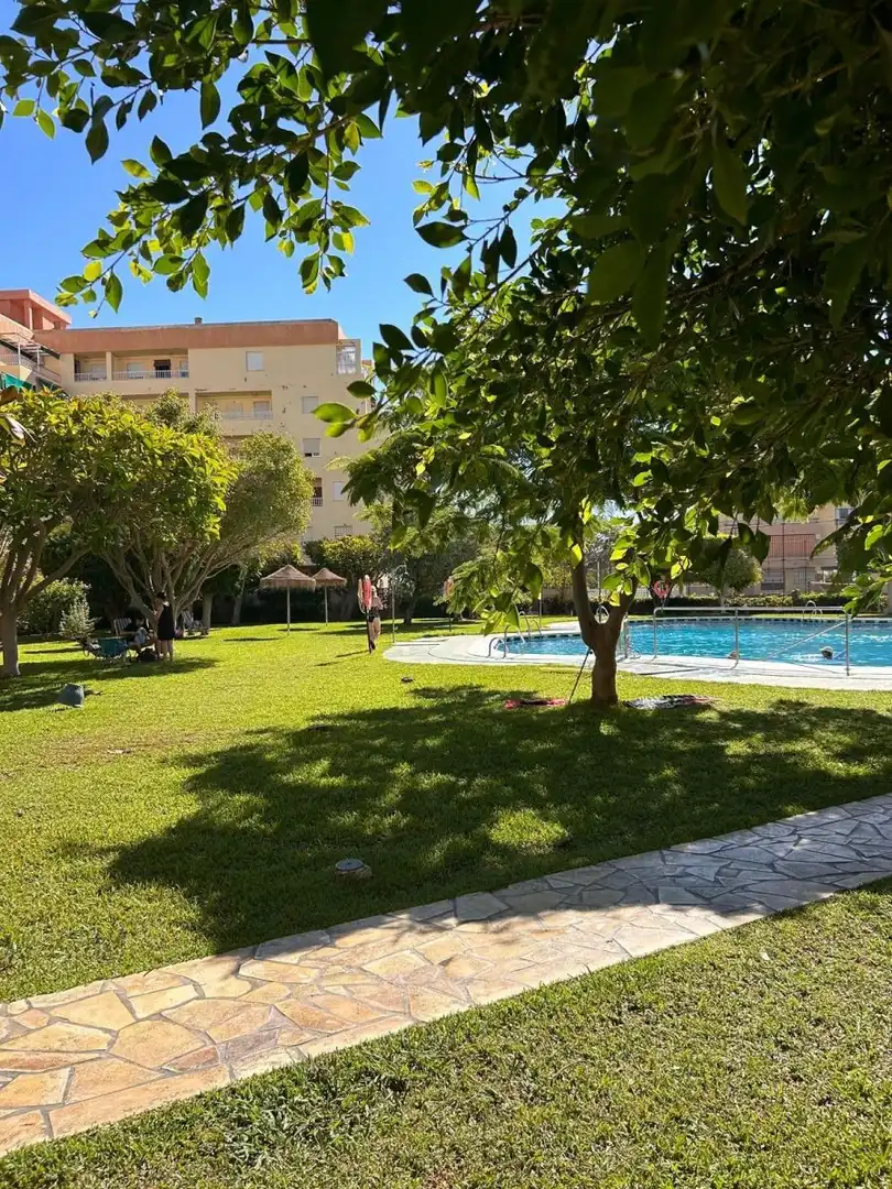Piscina de Pis en venda en Salobreña amb Terrassa, Moblat i Balcó