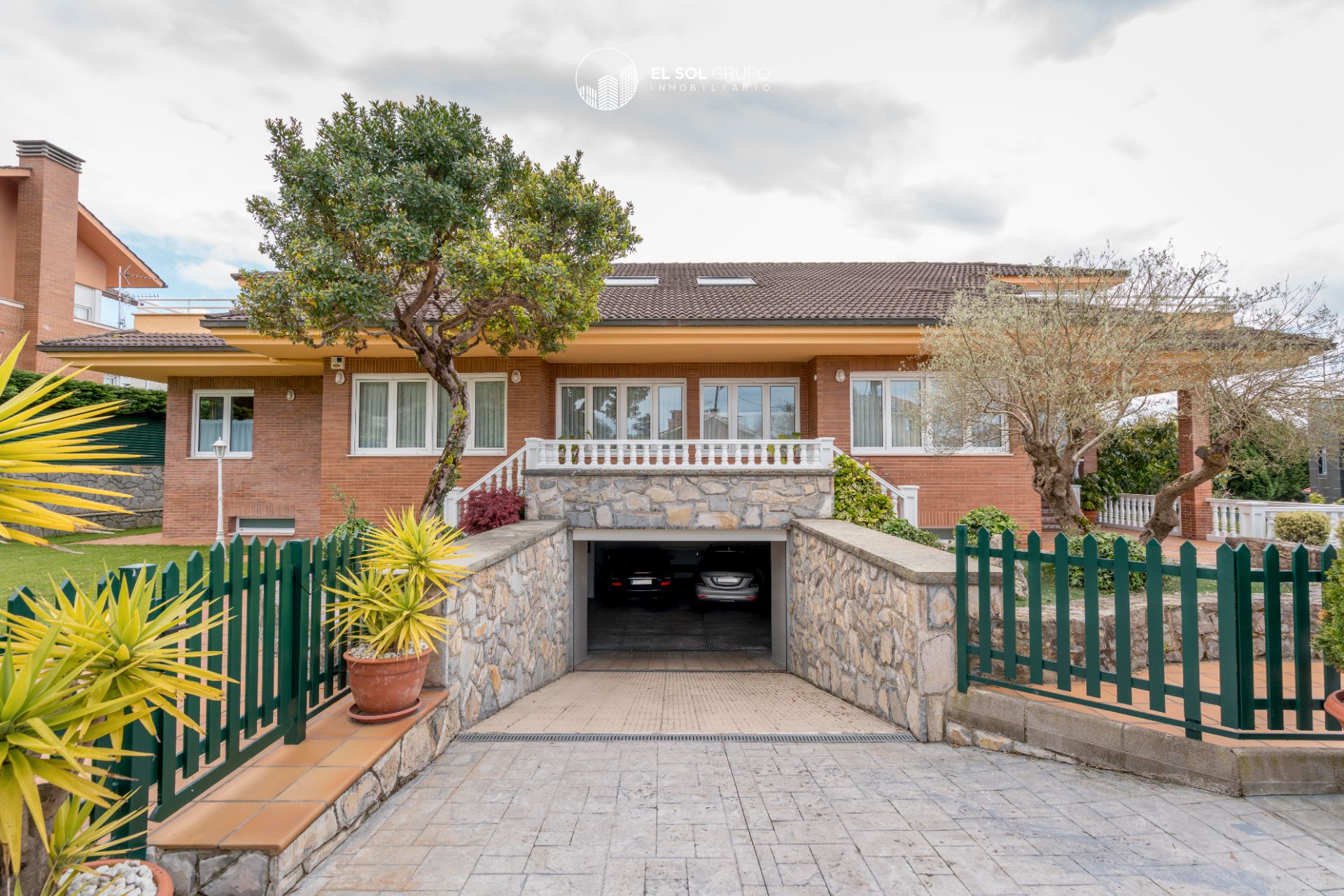 Vista exterior de Casa o chalet en venta en Gijón  con Calefacción, Jardín privado y Parquet