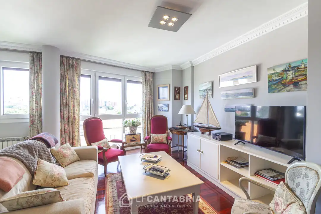 Piso con piscina en venta en Calle Clara Campoamor, imagen 3