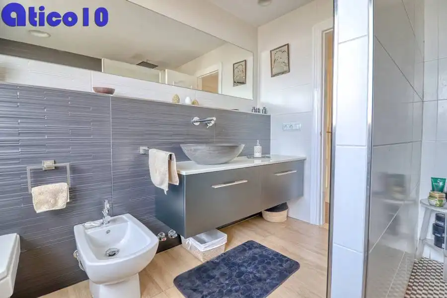 Baño de Casa o chalet en venta en Gijón  con Calefacción, Jardín privado y Parquet