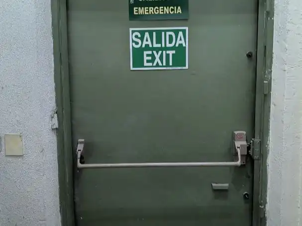 Außenansicht von Geschaftsraum zur Miete in Madrid mit Klimaanlage, Heizung und Alarm