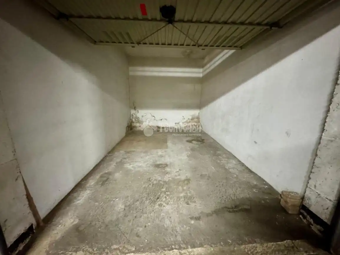 Garaje en venta en El Astillero  