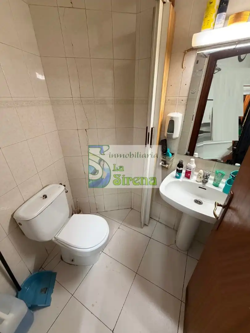 Business premises for transfer in Calle Eladio Laredo 4, imagen 17