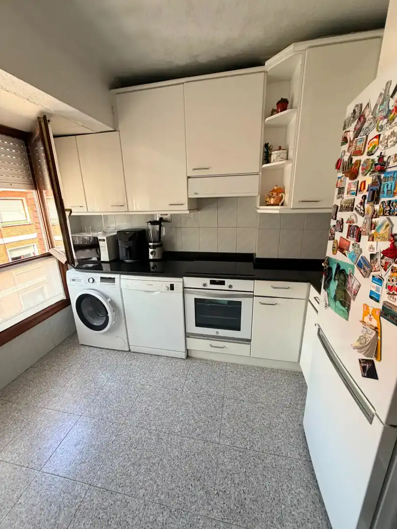 Küche von Wohnung zum Verkauf in Portugalete mit Heizung, Ofen und Waschmaschine