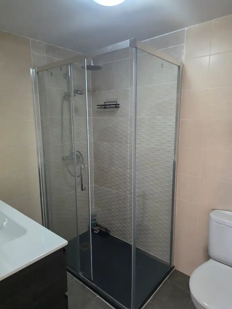 Badezimmer von Wohnung zum Verkauf in  Madrid Capital mit Klimaanlage
