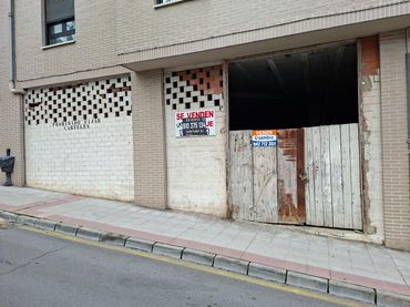 Locale commerciale in vendita a Calle de Santiago López 18
