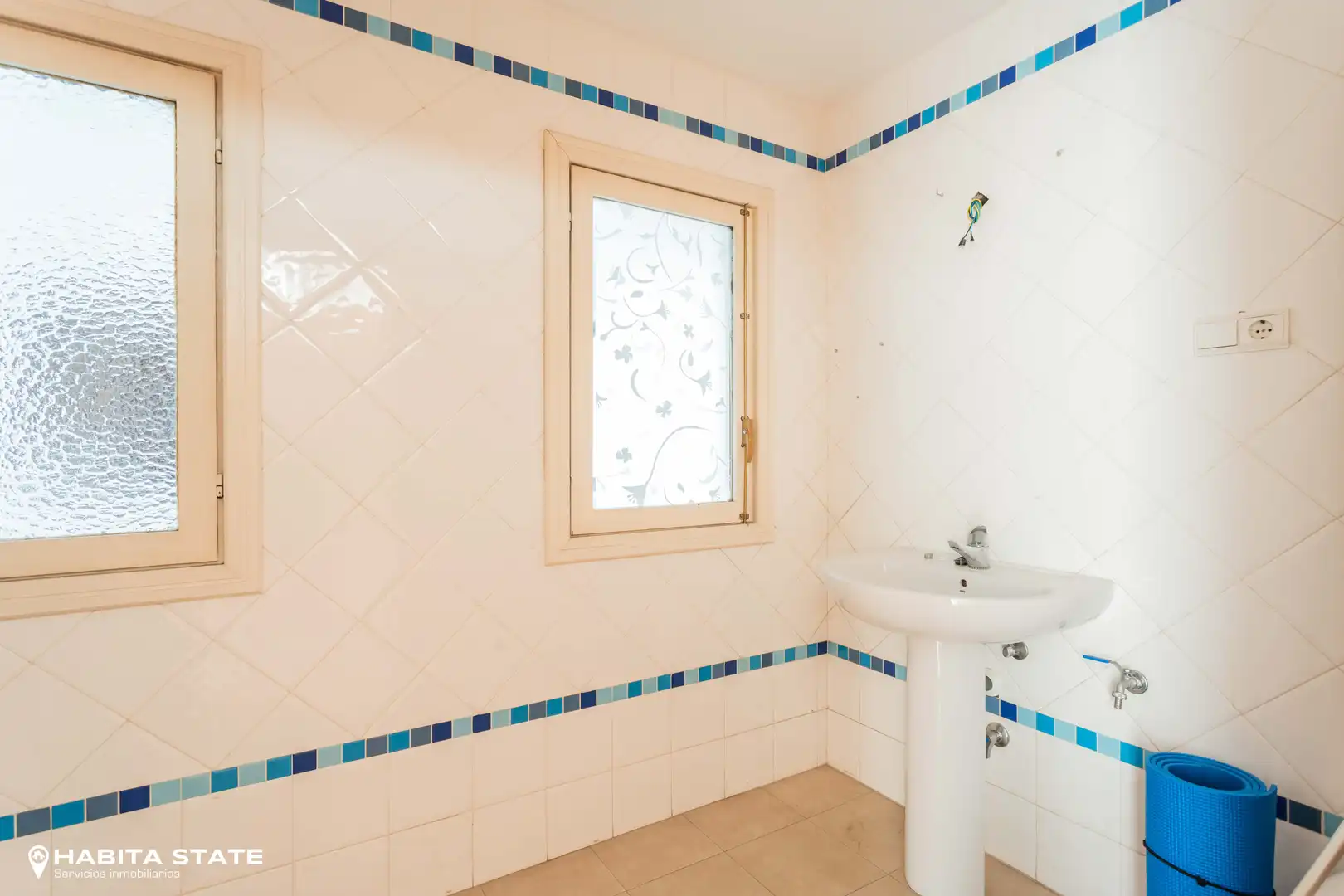 Baño de Oficina de alquiler en Almería