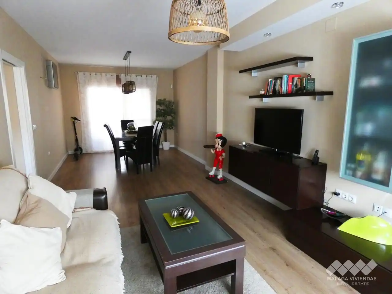 Sala d'estar de Casa o xalet en venda en Alhaurín de la Torre amb Aire condicionat, Jardí privat i Terrassa