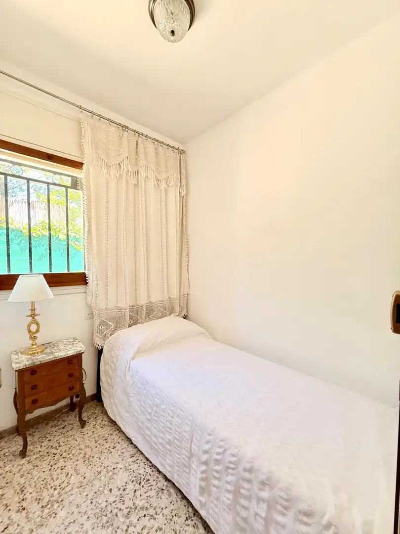 Schlafzimmer von Haus oder Chalet zum Verkauf in Calafell mit Klimaanlage, Heizung und Privatgarten