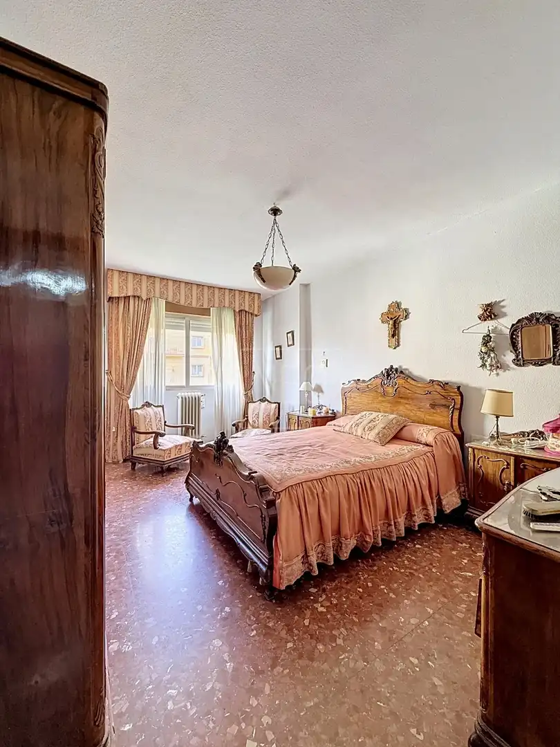 Bedroom of Flat for sale in Granada  with Heating, Storage room and Balcony