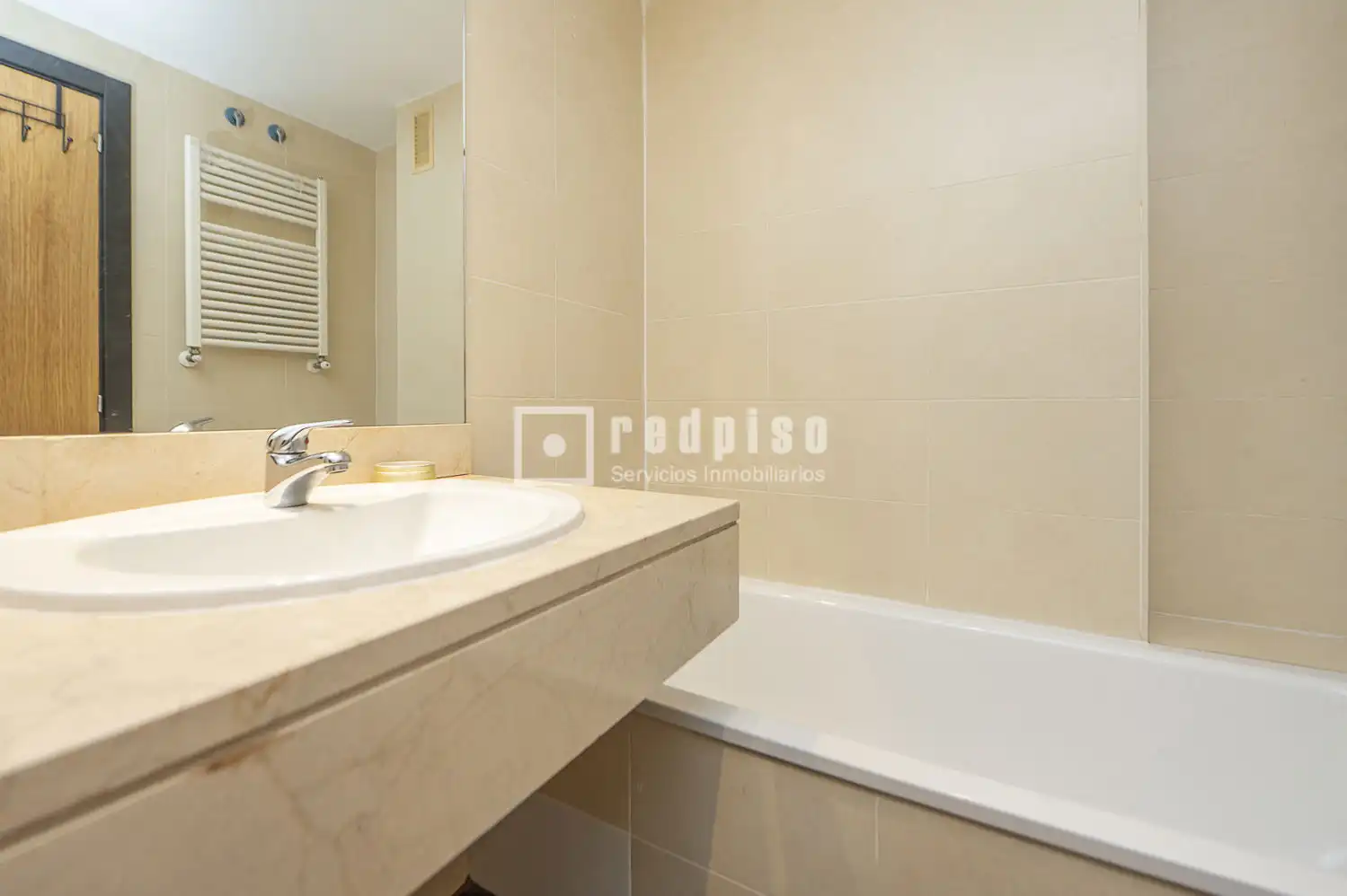 Baño de Piso en venta en Valdemoro con Aire acondicionado, Calefacción y Jardín privado