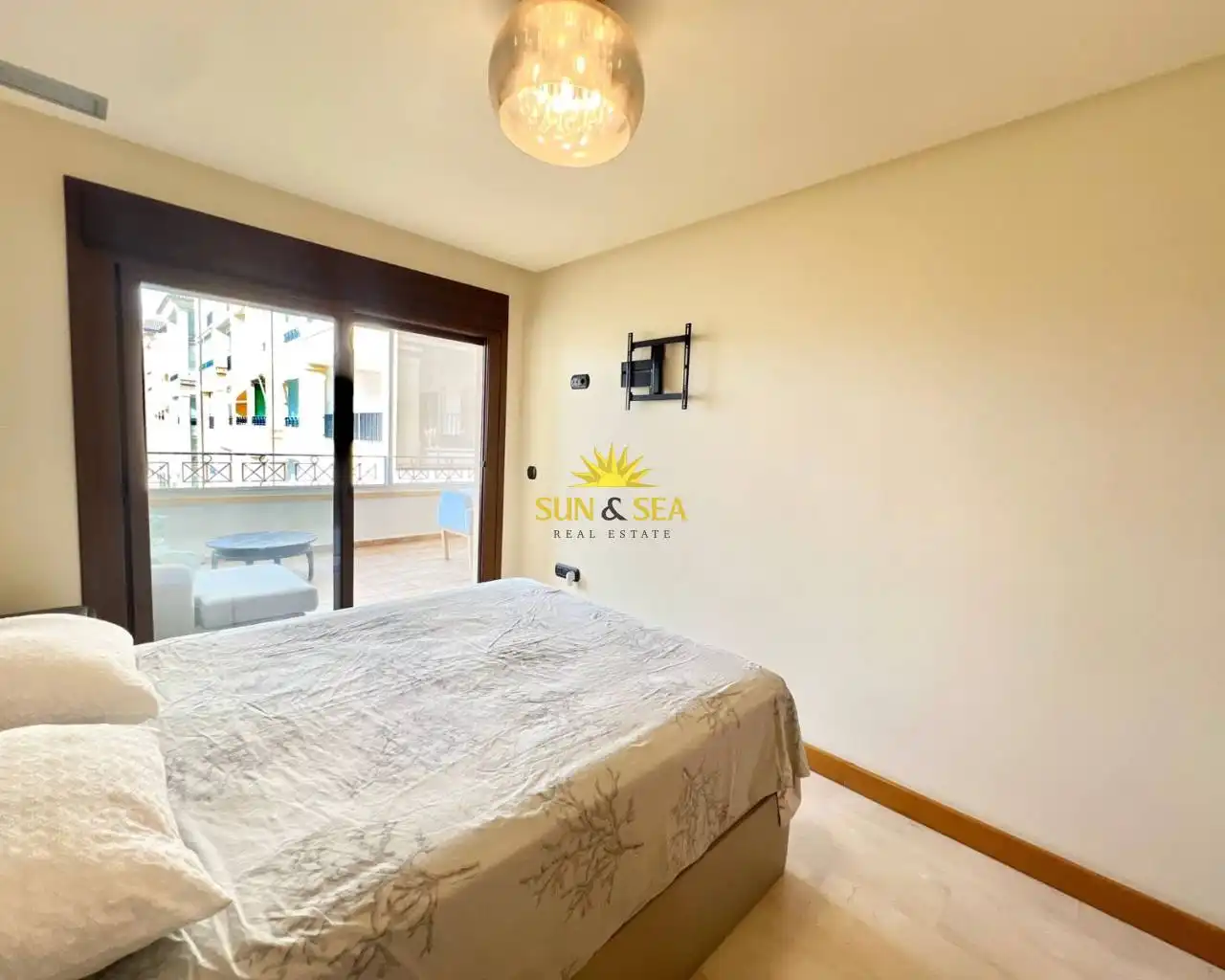 Habitación de Apartamento de alquiler en Guardamar del Segura con Aire acondicionado, Calefacción y Piscina