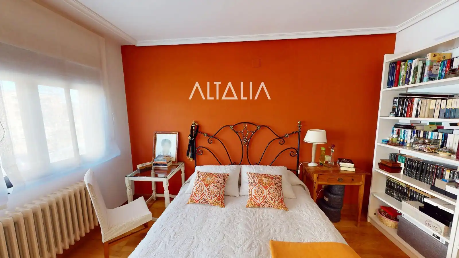 Habitación de Casa adosada en venta en Cuenca con Calefacción, Piscina y Piscina comunitaria