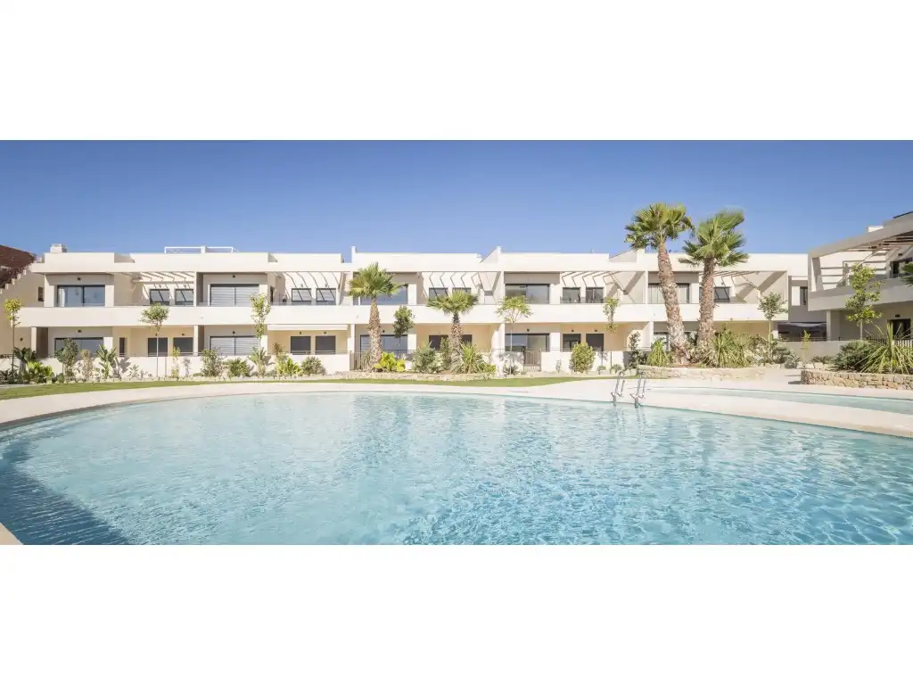 Bungalow con piscina en venta en Calle Nicolas Copernico, imagen 2