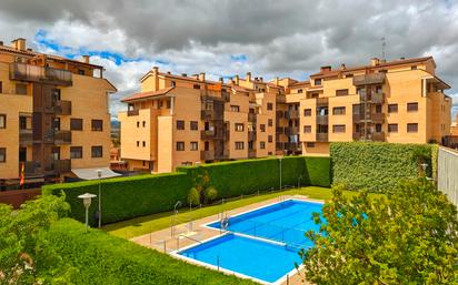 Schwimmbecken von Wohnungen zum verkauf in Villamediana de Iregua mit Klimaanlage, Terrasse und Balkon