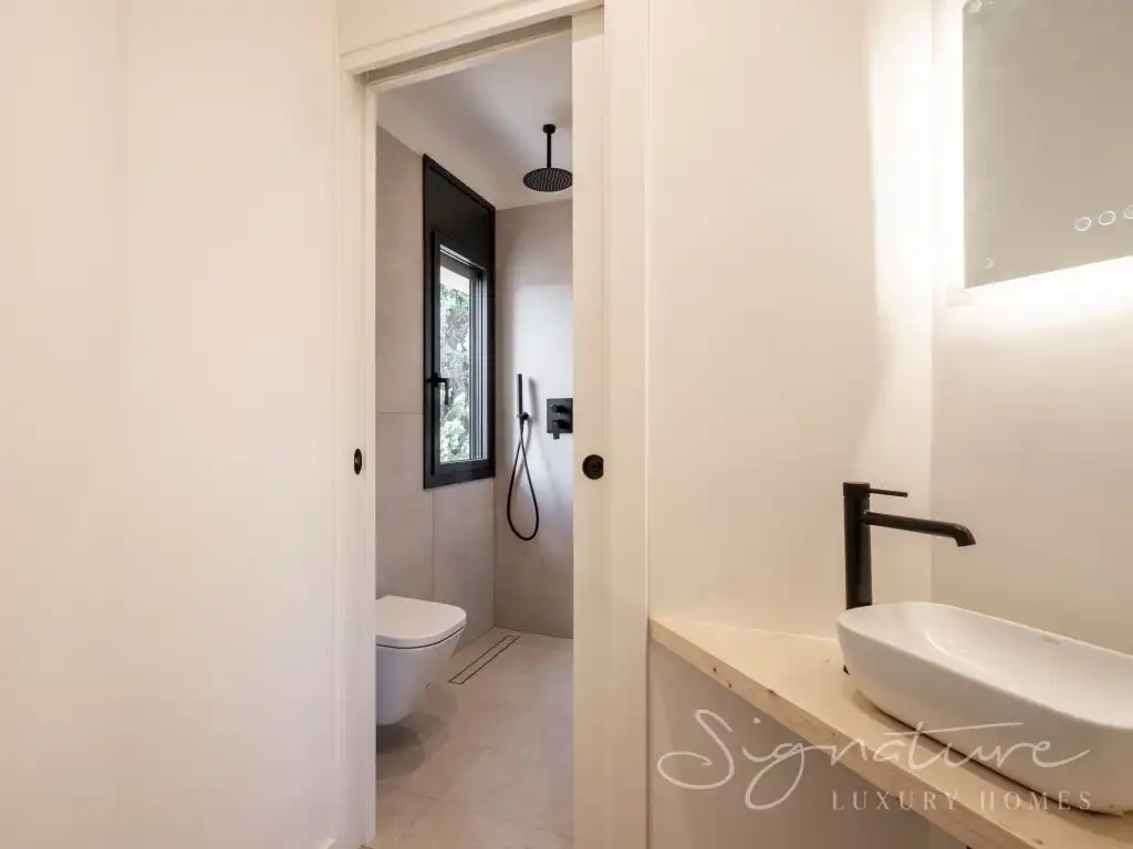 Bathroom of Houses for sale in Sant Cugat del Vallès  with Air Conditioner, Private garden and Swimming Pool