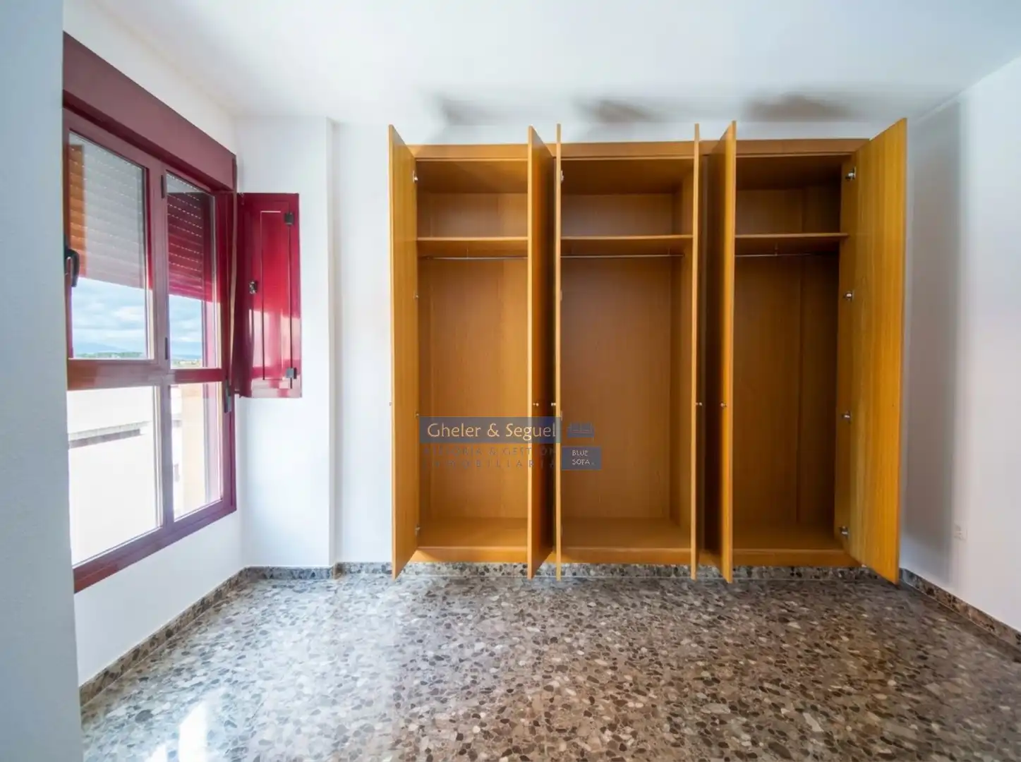 Habitación de Casa adosada en venta en Sagunto / Sagunt con Terraza y Balcón