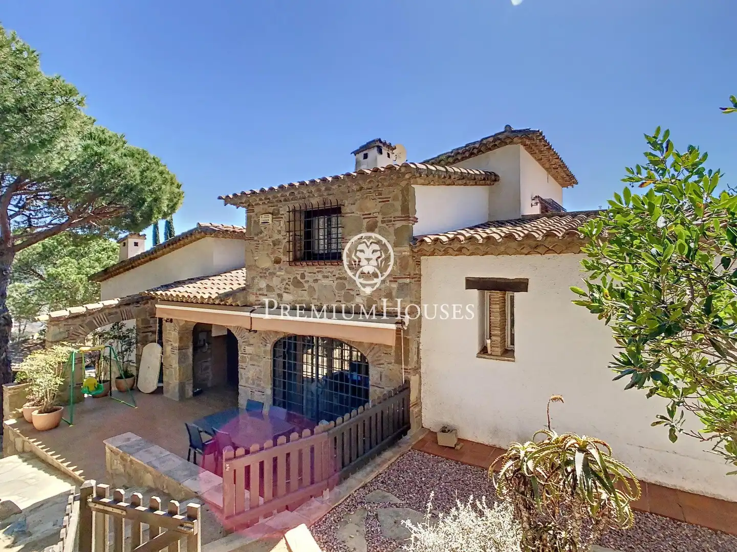 Casa con piscina en venta en Nucli Urbà