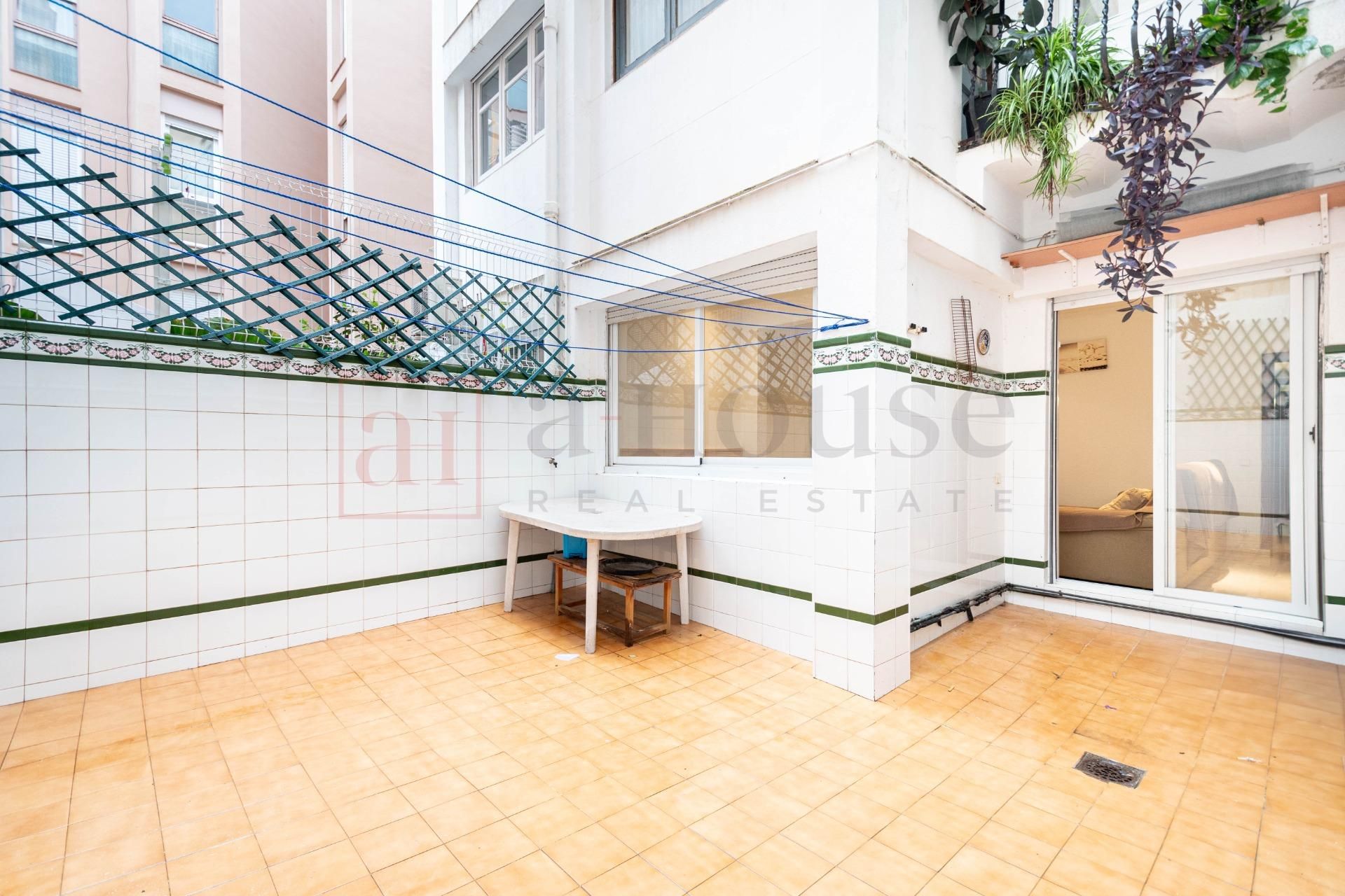 Exterior view of Flat for sale in  Barcelona Capital  with Heating and Terrace