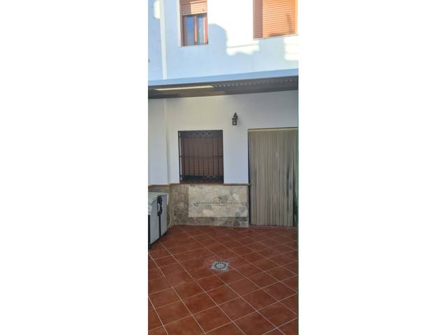 Casa-chalet en Venta en Serrato