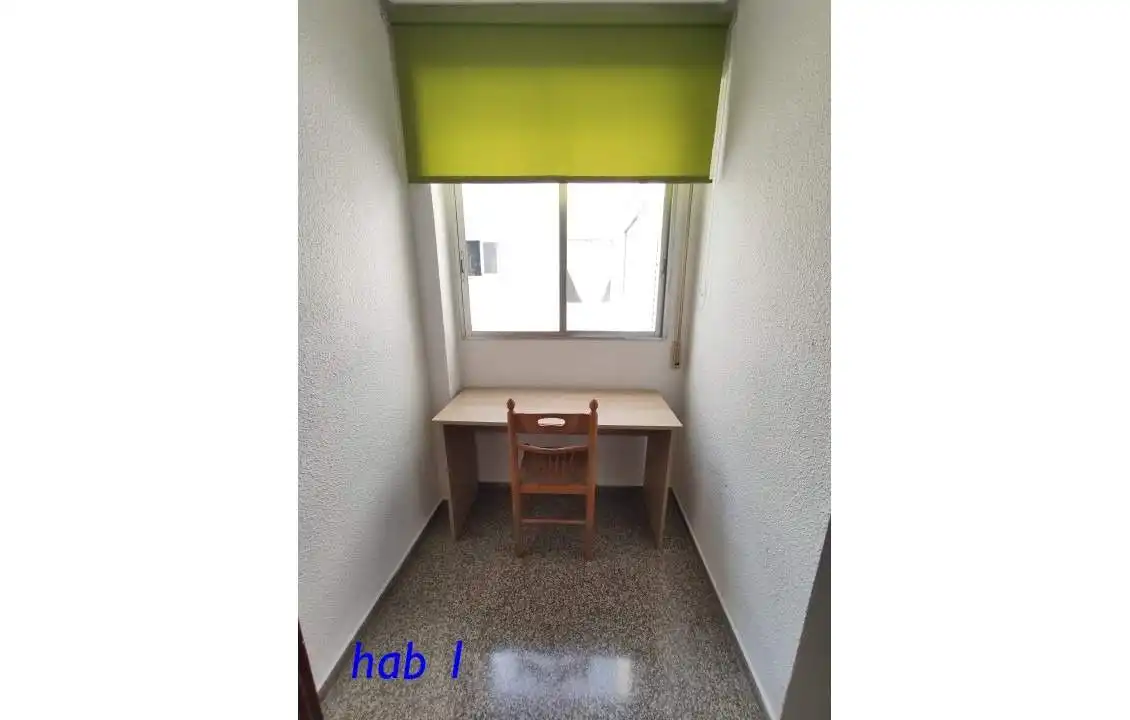 Bedroom of Flat for share in Elche / Elx
