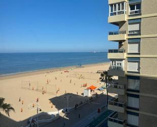 Vista exterior de Pis en venda en  Cádiz Capital amb Aire condicionat i Terrassa