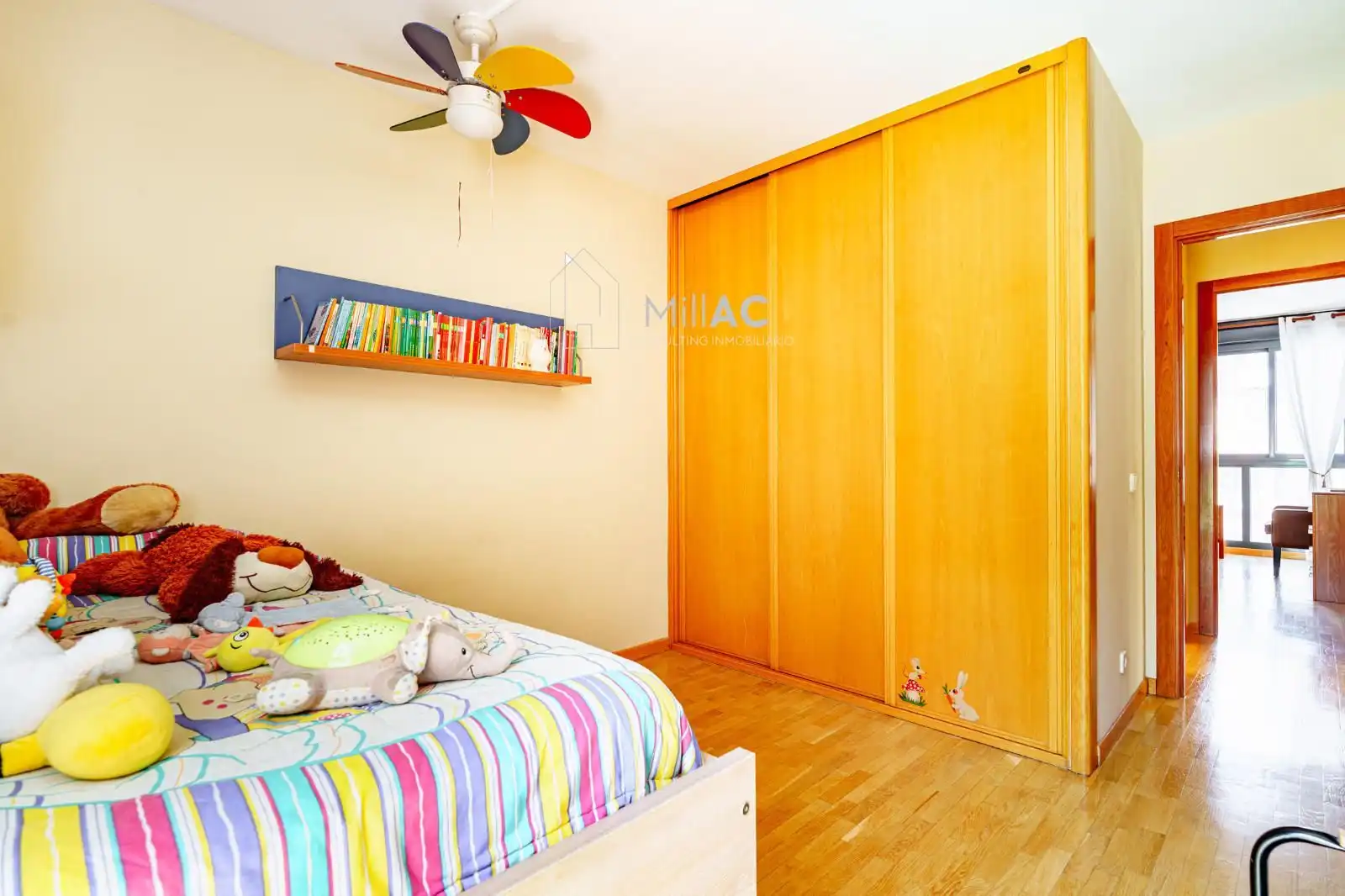 Habitación de Casa adosada en venta en Madrid con Aire acondicionado, Calefacción y Jardín privado