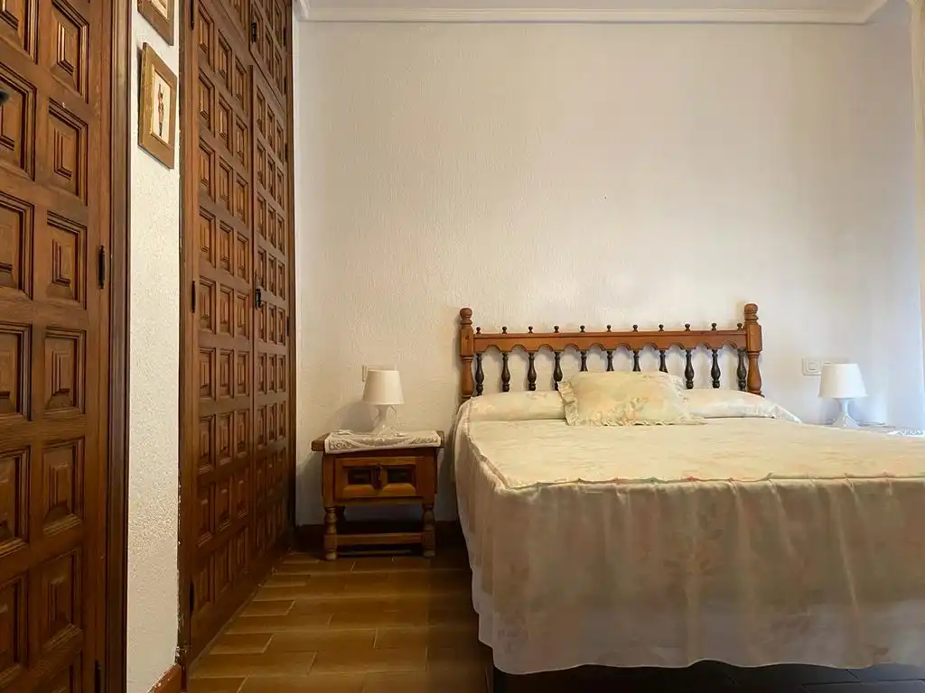 Dormitori de Casa o xalet en venda en Castañares de Rioja amb Calefacció, Jardí privat i Parquet