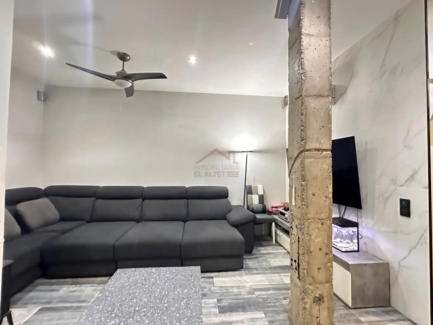 Maisonette zum Verkauf in Elche / Elx mit Klimaanlage, Terrasse und Abstellraum
