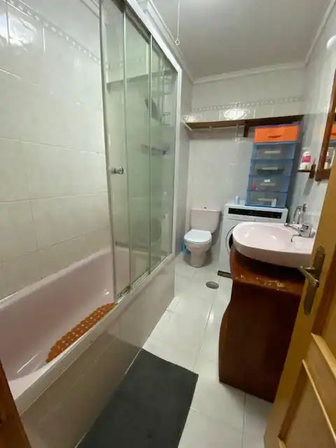 Bany de Dúplex en venda en Pravia amb Calefacció, Traster i Rentadora
