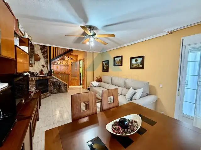 Wohnzimmer von Haus oder Chalet zum Verkauf in Villanueva de la Torre mit Klimaanlage, Heizung und Privatgarten