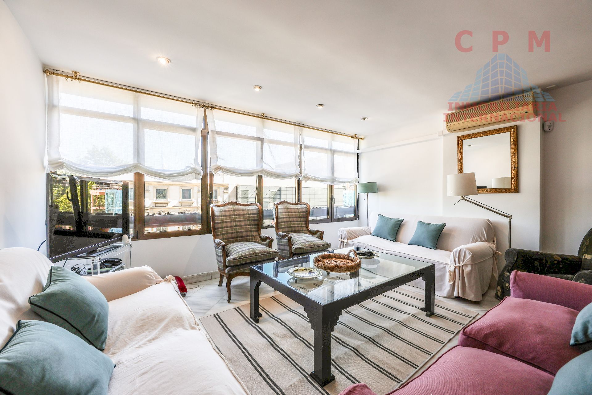 Living room of Flat to rent in  Madrid Capital  with Air Conditioner, Heating and Parquet flooring