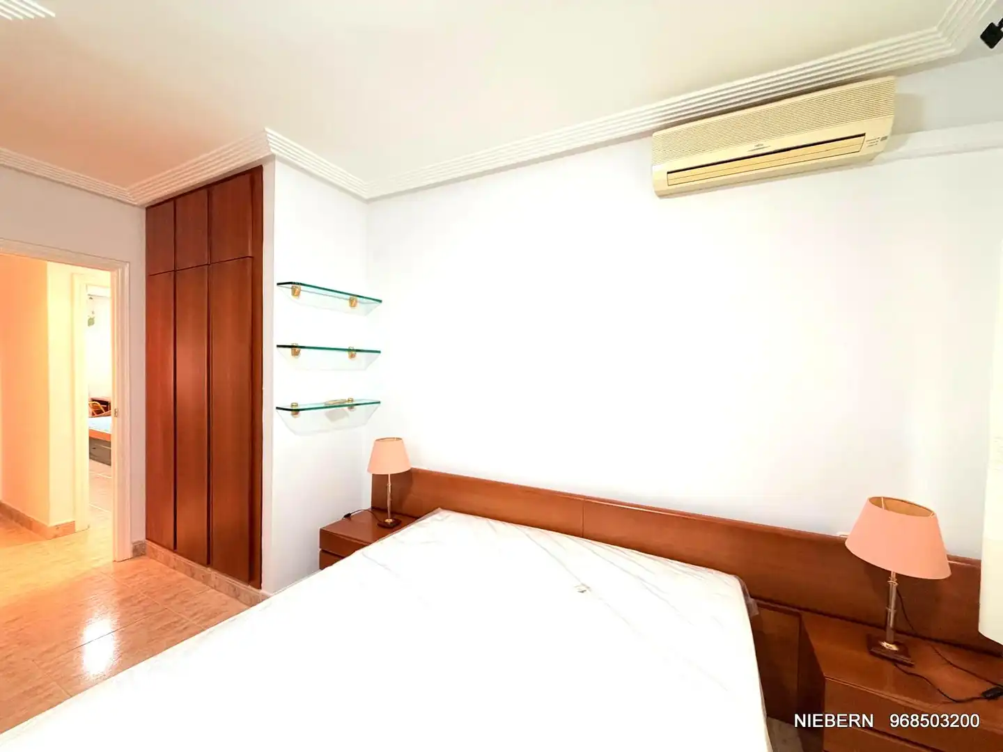 Flat with terrace to rent in Avenida de Venecia, imagen 59