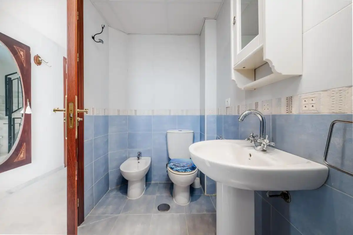 Baño de Casa adosada en venta en Espartinas con Calefacción y Amueblado