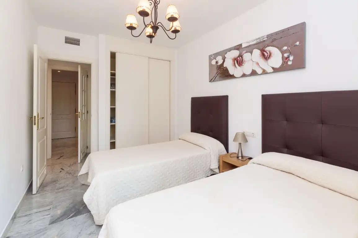 Habitación de Apartamento en venta en Marbella con Aire acondicionado, Terraza y Piscina