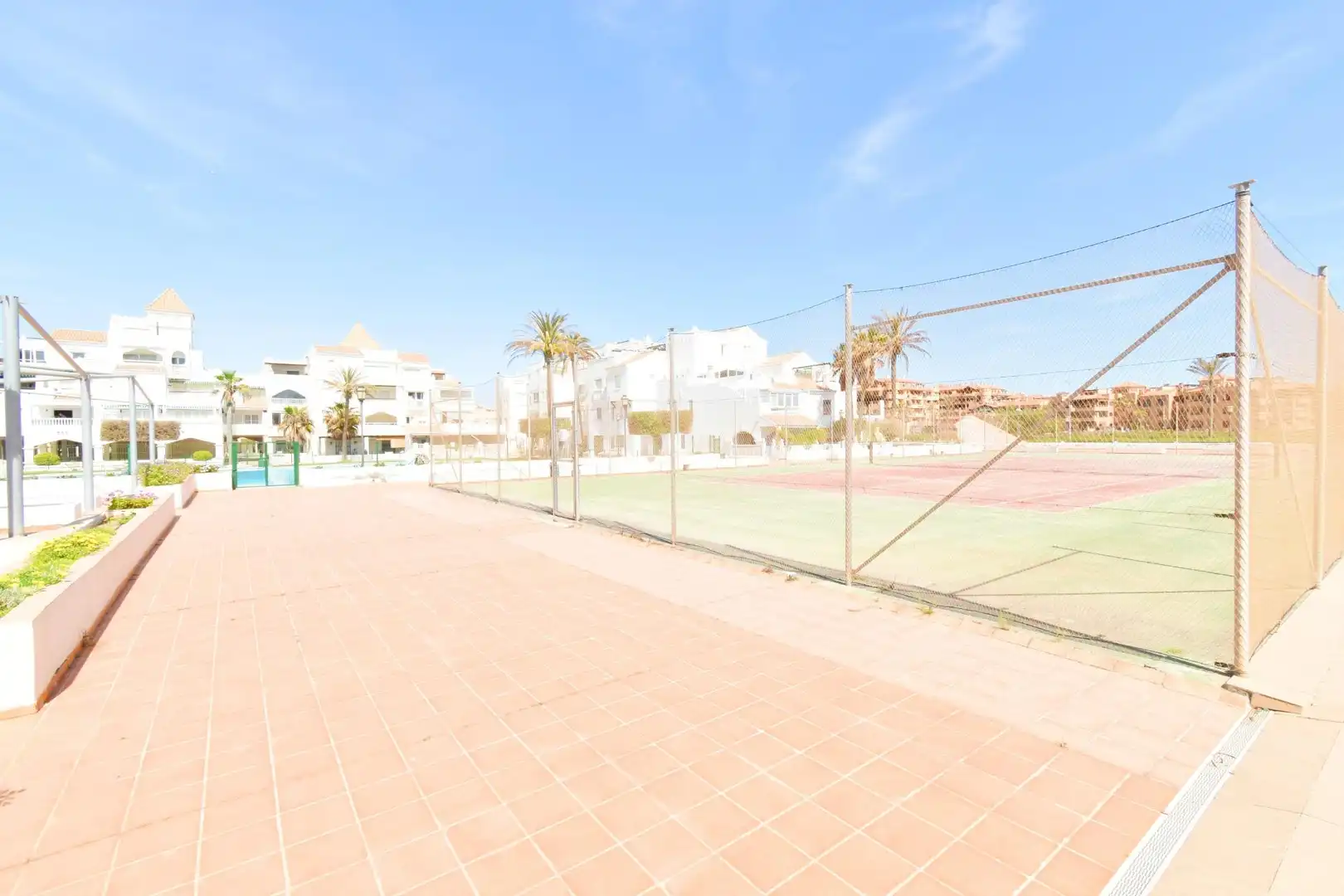 Vista exterior de Pis en venda en El Ejido amb Jardí privat, Terrassa i Piscina comunitària