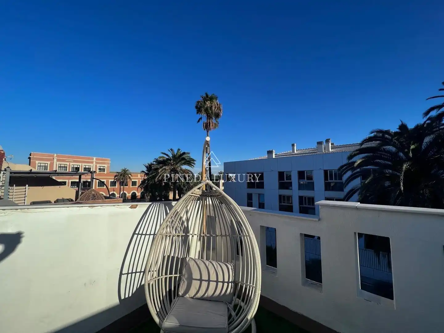 Außenansicht von Einfamilien-Reihenhaus zum Verkauf in Valencia mit Terrasse, Schwimmbad und Möbliert