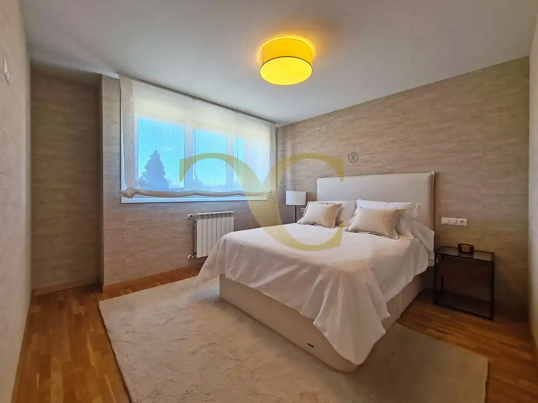 Habitación de Piso en venta en Oviedo  con Calefacción, Terraza y Trastero