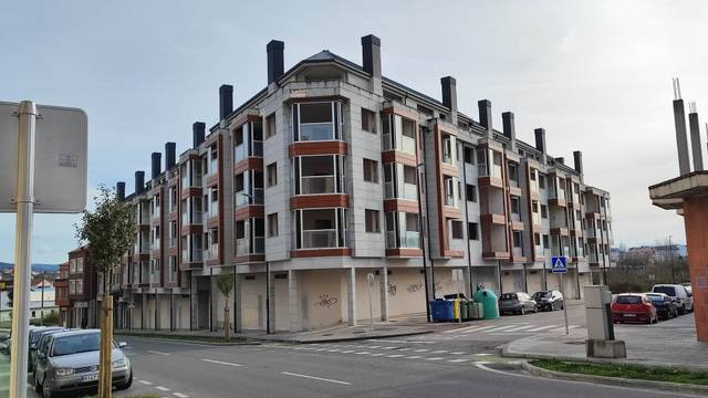 Edificio en Venta en Avenida Razo en Carballo