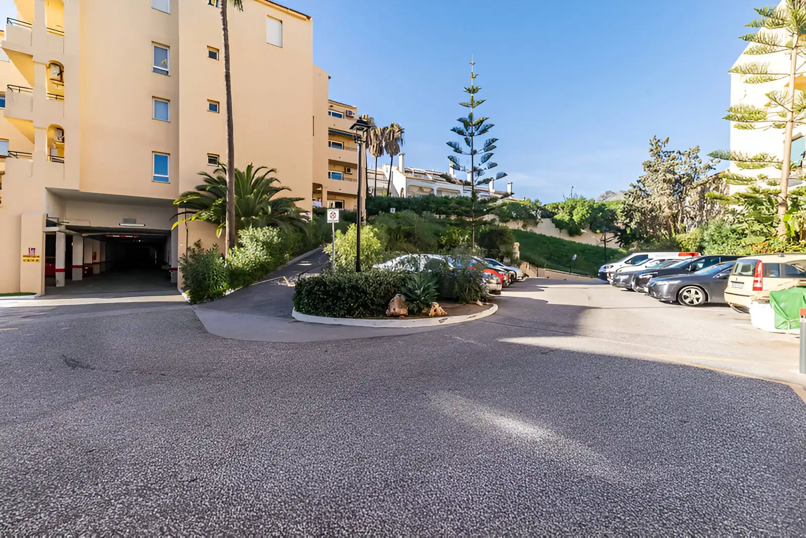 Parking de Planta baja en venta en Benalmádena con Aire acondicionado, Terraza y Piscina