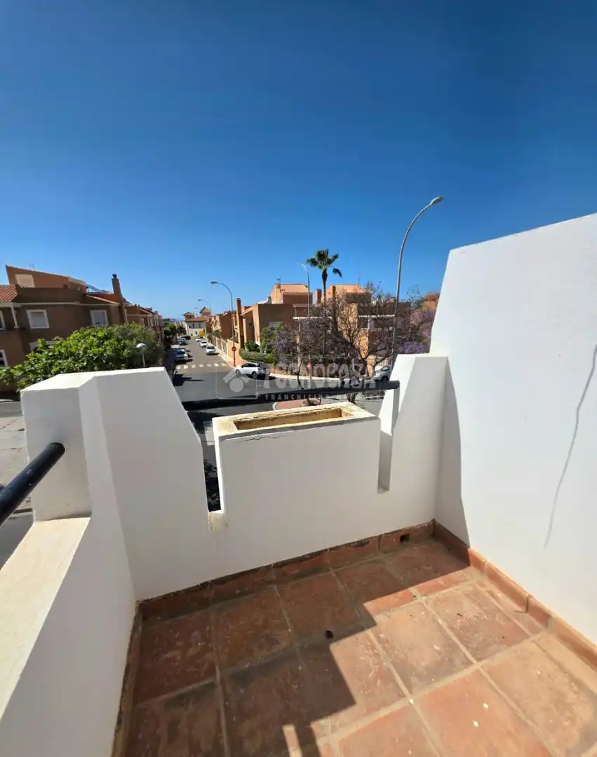Außenansicht von Haus oder Chalet zum Verkauf in Almería mit Klimaanlage, Privatgarten und Terrasse