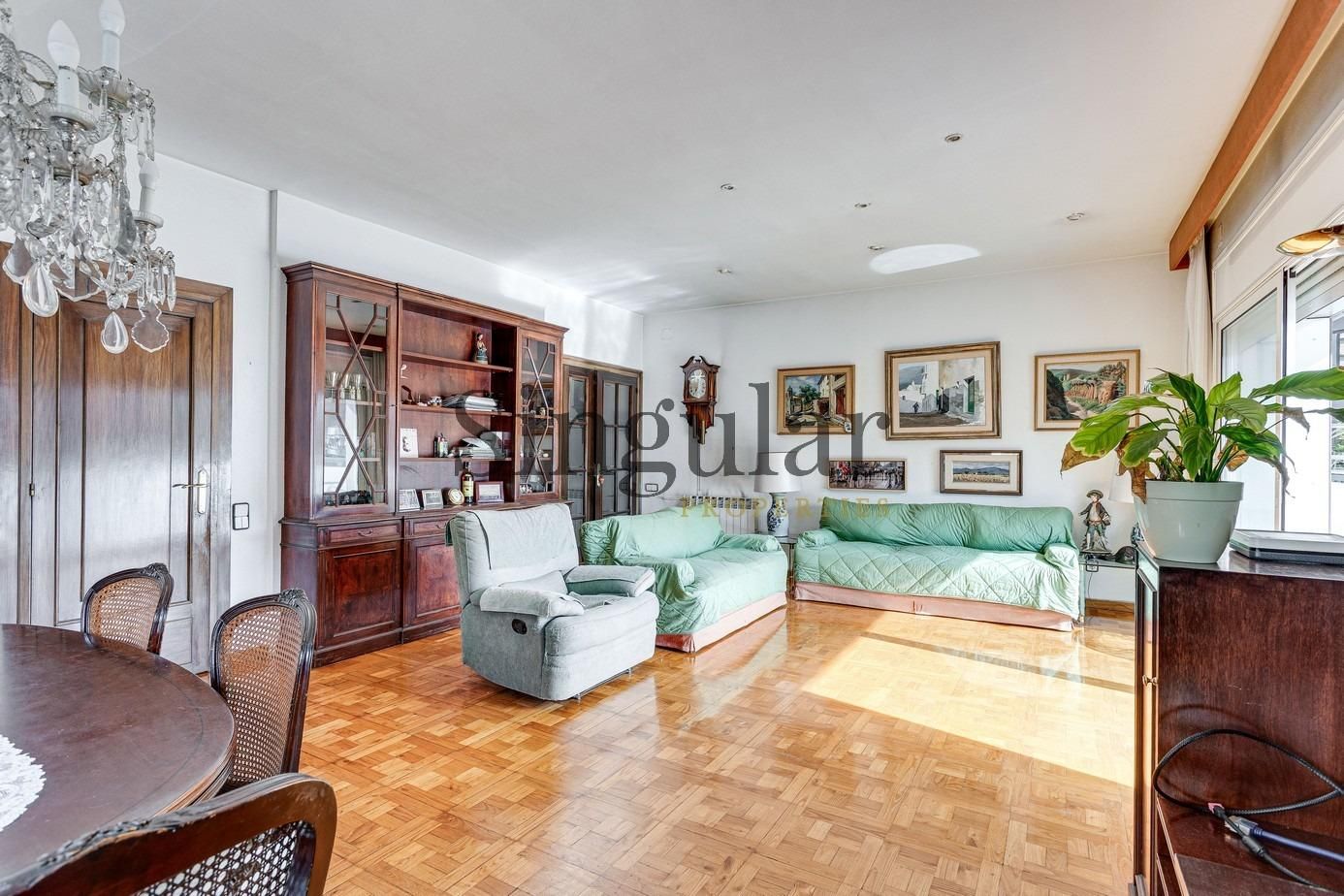 Living room of Flat for sale in  Barcelona Capital  with Air Conditioner, Parquet flooring and Terrace