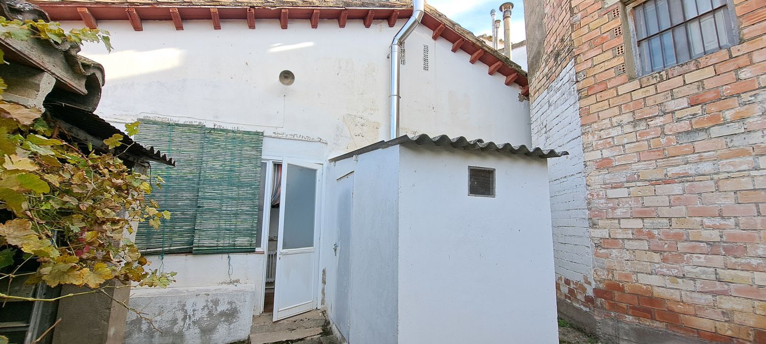 Vista exterior de Casa o xalet en venda en  Huesca Capital amb Calefacció, Terrassa i Traster