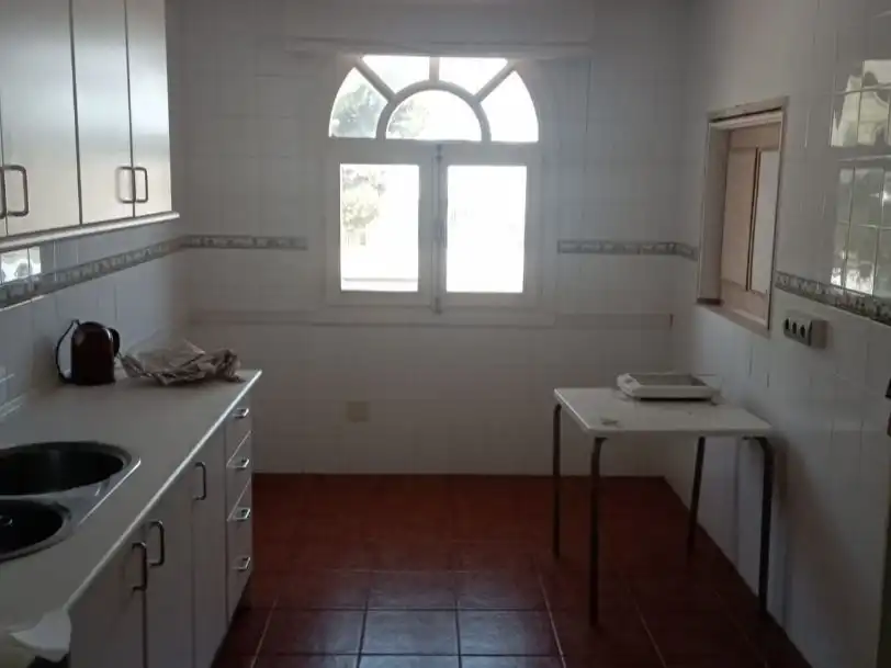 Küche von Büro zum Verkauf in Estepona mit Heizung und Balkon