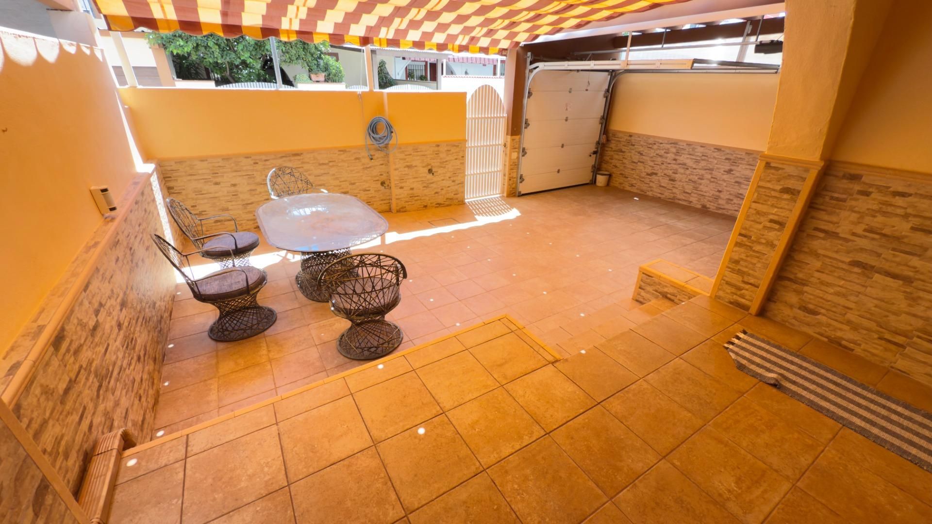 Casa adosada en venta en Urbadiez - Entrepuentes
