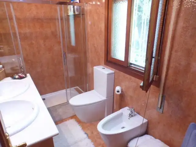 Bany de Casa o xalet en venda en Roquetas de Mar amb Aire condicionat, Calefacció i Jardí privat